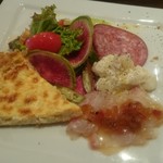 シエル ブルー - メインと見紛う大きなプレートに、ボリュームたっぷりの前菜盛り合わせ