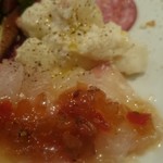 シエル ブルー - ブリっと鮮度良い鯛の身に、玉葱やパプリカの中華風ソースがマッチ