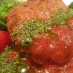 シエル ブルー - フレッシュで自然なトマトの酸味にハーブが香るトマトソース、鮮やかなバジルソースが相性抜群！