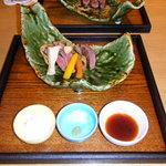 Hatagono Kokoro Hashimotoya - 米沢牛ステーキ、岩塩、ワサビ、ソース、選んで食べれます