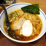 直久 - 純鶏らーめん・醤油（￥580）。名古屋コーチンを使ったスープは、確かに鶏の香り、鶏油の効果でコクも感じられる