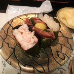 富山盛り（左から　カニ、ホタルイカ、白エビ）