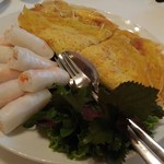 WILD RICE - Fresh Spring RollsとRice pancake folded in half(Filled with a shrim and soya bean sprouts)
            
            