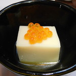 貴船荘 - 先附　ピーナツ豆腐（いくら添え）]　
      