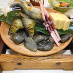 焼き物　鮎塩焼き　酢取ごぼう　湯葉福久佐