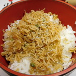 貴船荘 - ちりめん山椒御飯
      