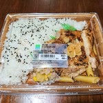 ファミリーマート - 炙り焼きチキンガーリックステーキ弁当　498円