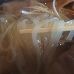 焼肉バル 三水苑 - 肉うどん600円：麺が独特