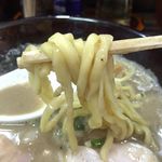 麺処 にそう - スープがよく絡まる麺