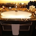 シャングリ・ラ ホテル 東京 - 洗面台