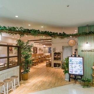 ナチュラルテイストな店内