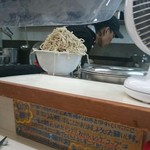 ラーメン荘 歴史を刻め - 麺茹で開始
