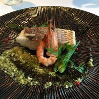 Il Giglio - 鮮魚と車エビの白ワイン蒸し、イタリアンパセリと玉葱のさっぱりとしたグリーンソース