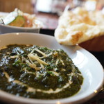 ロイヤル ナン カレー - チキンサグカレーランチ