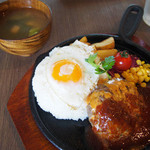 hole hole cafe＆diner - 自家製ハンバーグの鉄板ロコモコ