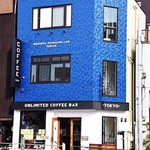 アンリミテッド コーヒー バー - COFFEEの看板が目印です！