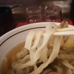 博多うどん 若鷹 - 幅広のうどん