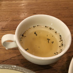 プリティシモ カフェ テザンリシュ - 温かいコンソメスープがホッとします！