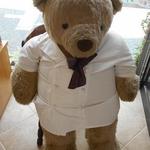 世界パン - 内観：ずっとお店にいるマスコット？大きいくまさん