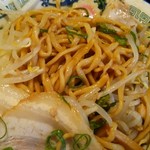 無鉄砲しゃばとん - もちもちの太麺を引っ張り出します(笑)