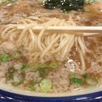 麺屋政宗 - コク醤油らーめんの麺アップ