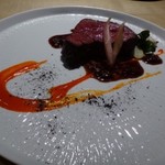 TTOAHISU - ◆メインは「宮崎産・ホルスタインフィレ」
      ピーマンの炒め物が添えられ、ソースは「茄子・茗荷」を入れた赤ワインソース。