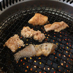 焼肉の吉田 - ホルモン盛り合わせ１３００円