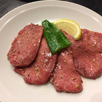 黒毛和牛焼肉 じゃんじゃん - 厚切り上タン塩