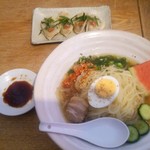 盛岡冷麺（弱：麺多め）+梅しそ餃子：800円+450円