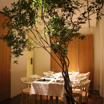 現代ガストロノミー 四匹の猫 - 内観☆