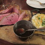 a table - 極上お肉の炭火焼き　山形産ジャージー種　仔牛　骨付きロース（7,600円）