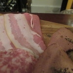 a table - 自家製シャルキュトリーお肉の前菜盛り合わせ（3,200円）