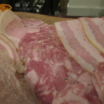 a table - 自家製シャルキュトリーお肉の前菜盛り合わせ（3,200円）