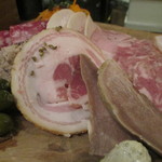 a table - 自家製シャルキュトリーお肉の前菜盛り合わせ（3,200円）