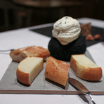 現代ガストロノミー 四匹の猫 - パン☆