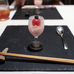 現代ガストロノミー 四匹の猫 - 7の皿 5％ 炭酸 (箸休めにスパークリングトマト)☆