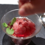 現代ガストロノミー 四匹の猫 - 魔法の粉を掛けるとシュワ～斬新過ぎる☆