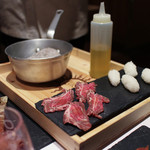 現代ガストロノミー 四匹の猫 - 目の前で火入れ☆