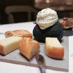 現代ガストロノミー 四匹の猫 - パン☆