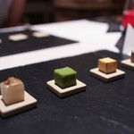 現代ガストロノミー 四匹の猫 - 1の皿 25％ キューブ×4 (季節の四種キューブ)☆
