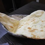 Indian Restaurant D SAGARMATHA - 2016.08.19撮影
            ナン