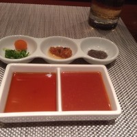 神戸プレジール 本店 - ソースはお好きなもので食べられる