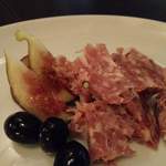 ジラソーレ - 生サラミとイチヂクとオリーブ