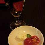 ジラソーレ - お通しのモッツァレラ