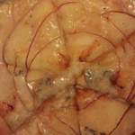 ジラソーレ - リンゴとブルーチーズとハチミツのピザ