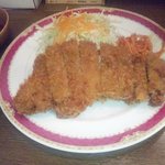 厚切りロースかつ定食です。