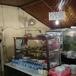 Warung Babi Guling Sari Dewi - 内観