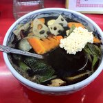 龍昇園 - 黒カレーラーメン (850円)