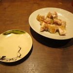 割烹　川上 - 奥三河鶏の焼きバジルソースがけ。