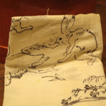 割烹　川上 - ワインクーラーが桶。
      
      ボトルの水滴を拭く「トーション」は兎と蛙の手拭い。
      